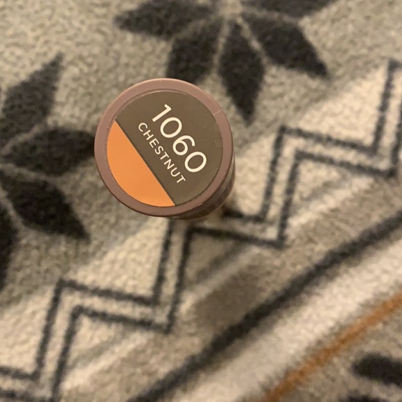 Burt’s Bees liquid foundation in the shade 1060 - Picture 2 of 4